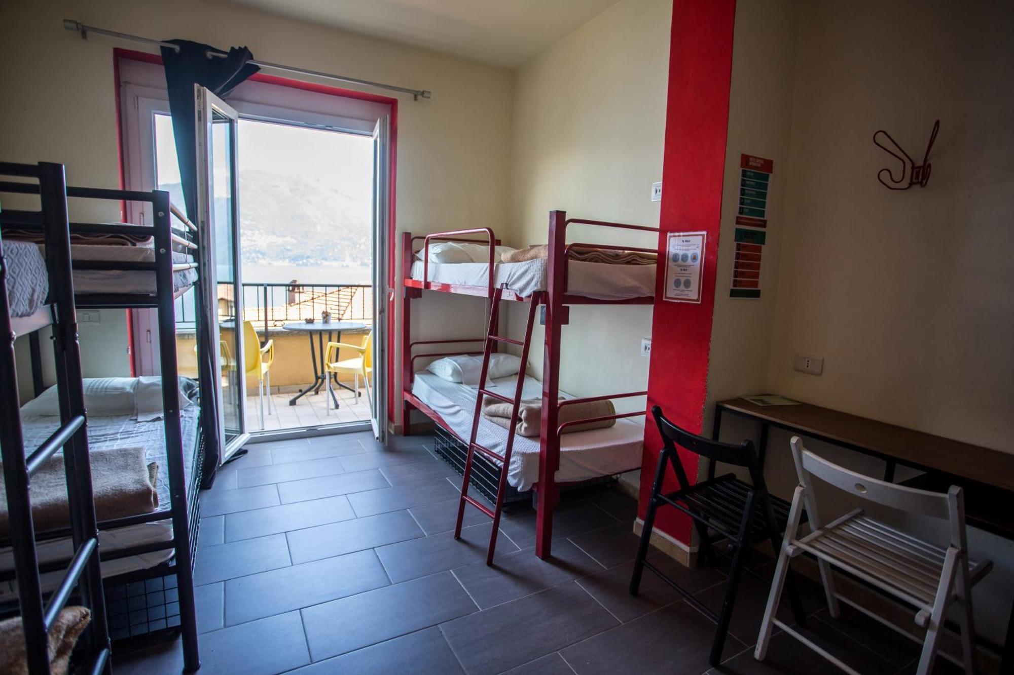 Lake Como Hostel Menaggio Room photo